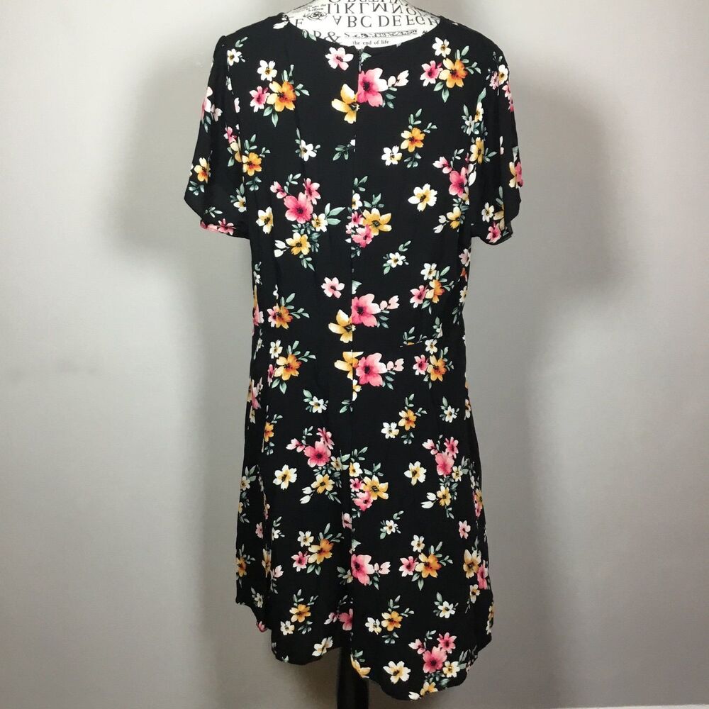 Black floral knee length dress wrap front short sleeve dark feminine romantic 2X - Picture 4 of 5